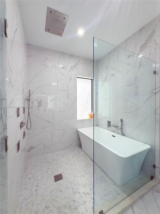 Activo con contrato: $2,095,000 (5 camas, 3 baños, 2266 Pies cuadrados)