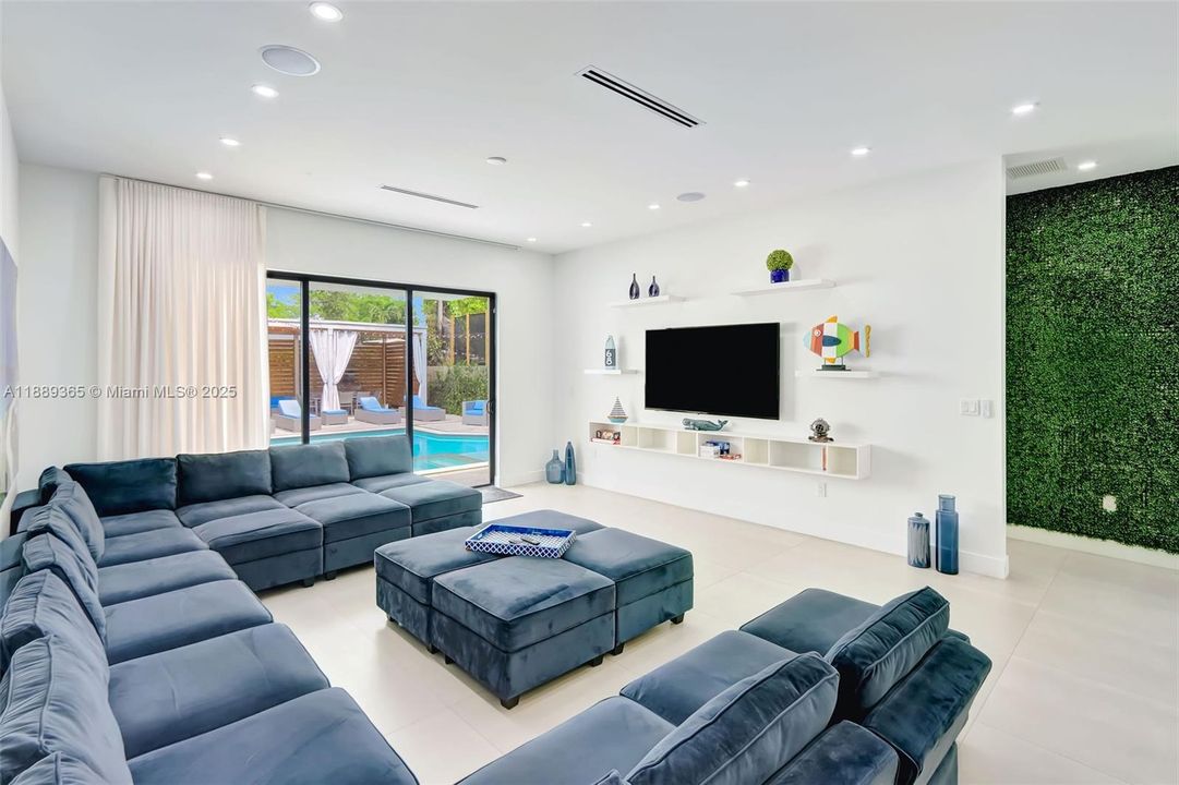 Activo con contrato: $2,095,000 (5 camas, 3 baños, 2266 Pies cuadrados)