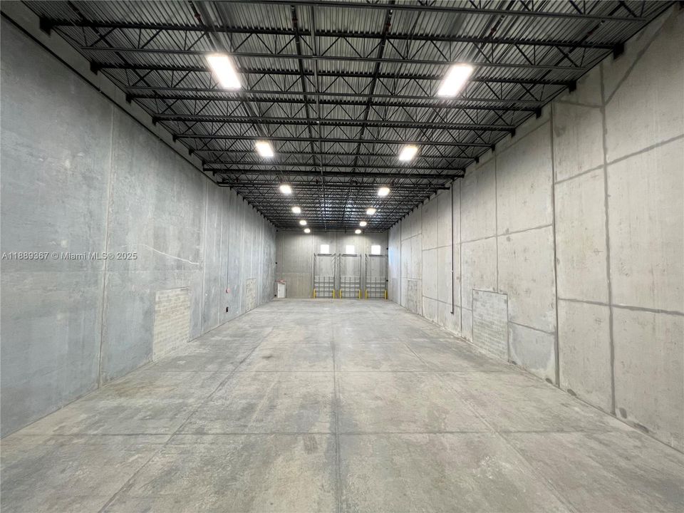 7,047 sq.ft. of Warehouse Space. The block panels allow connection to neighboring warehouses