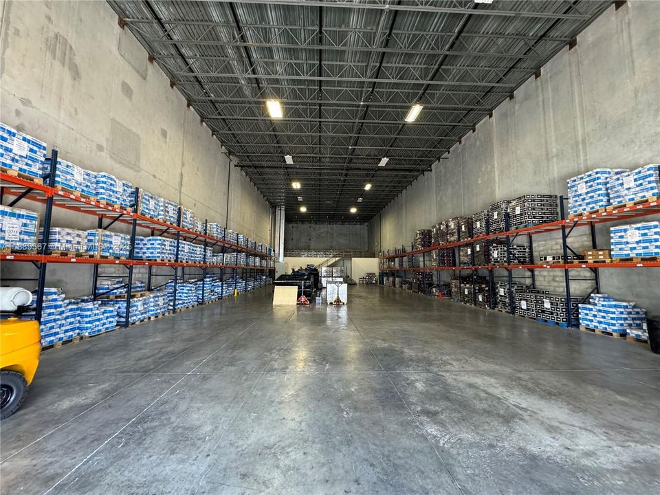7,047 sq.ft. of Warehouse Space. The block panels allow connection to neighboring warehouses