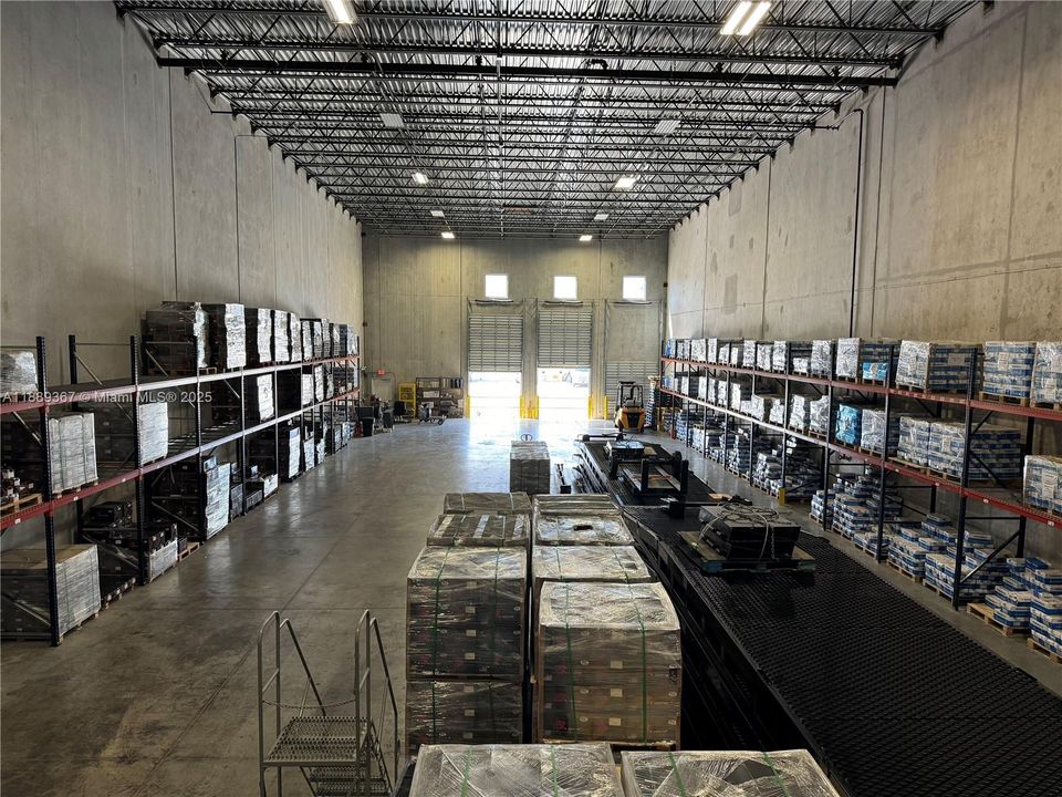7,047 sq.ft. of Warehouse Space. The block panels allow connection to neighboring warehouses