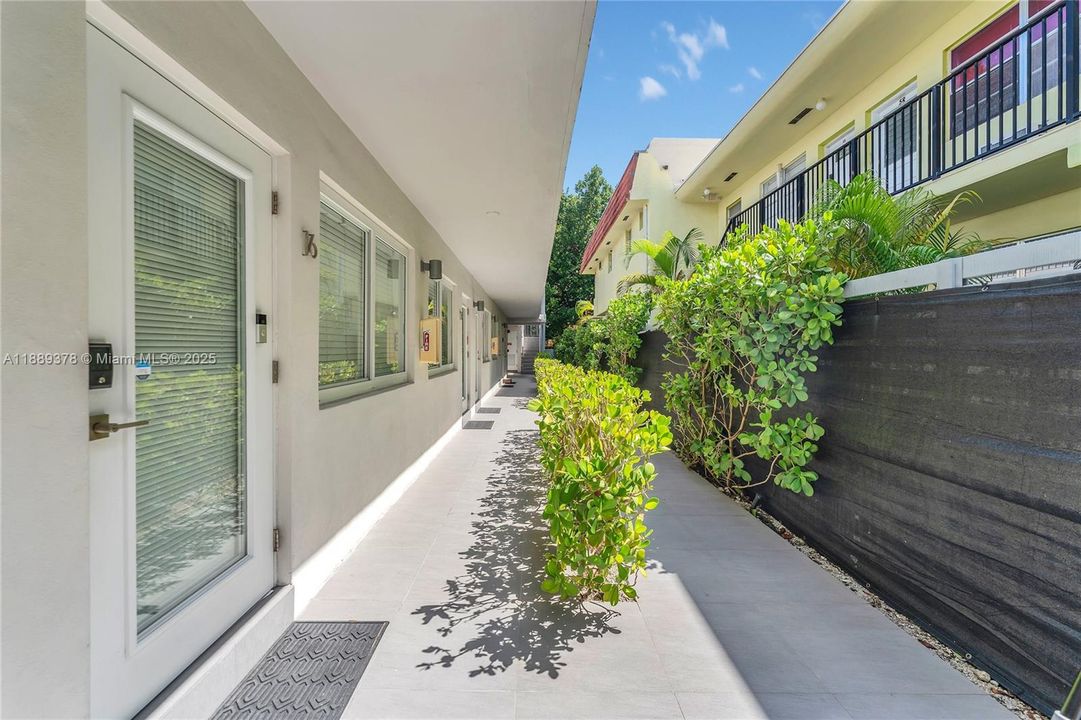 合同活跃: $249,000 (1 贝兹, 1 浴室, 448 平方英尺)