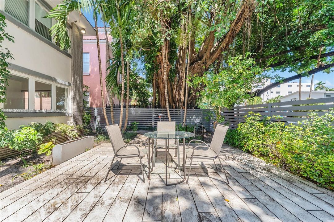 合同活跃: $249,000 (1 贝兹, 1 浴室, 448 平方英尺)