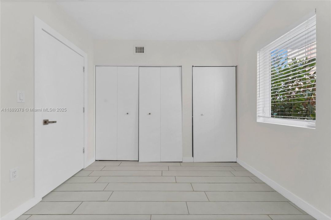 合同活跃: $249,000 (1 贝兹, 1 浴室, 448 平方英尺)