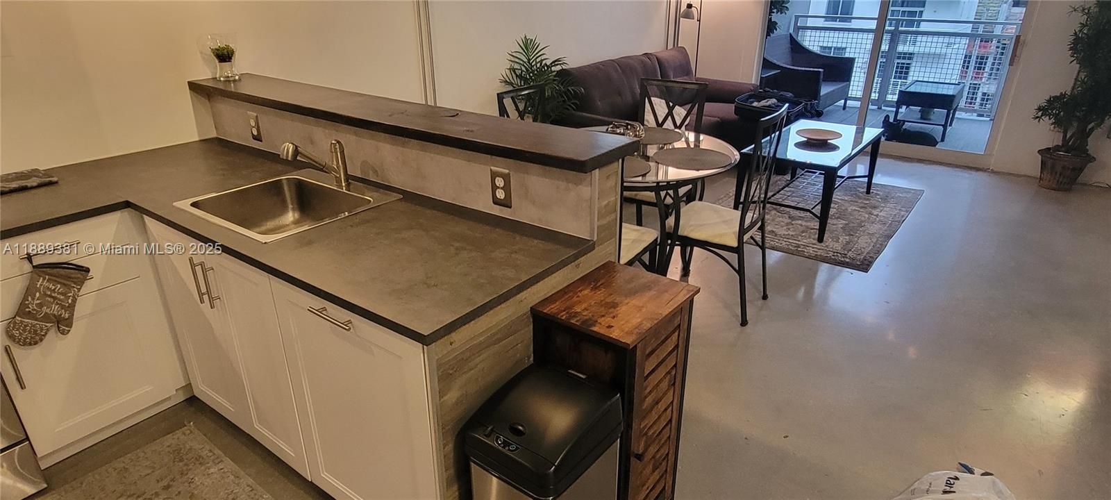 На продажу: $395,000 (1 спален, 1 ванн, 652 Квадратных фут)