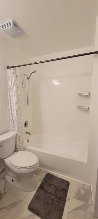 На продажу: $395,000 (1 спален, 1 ванн, 652 Квадратных фут)