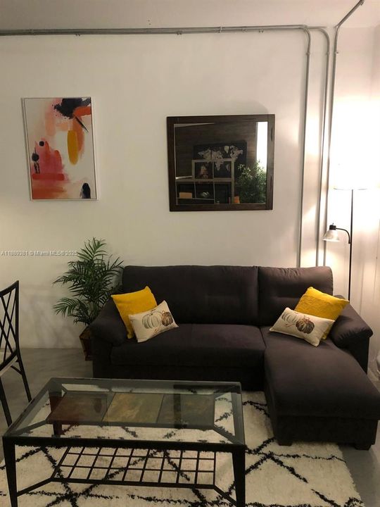 На продажу: $395,000 (1 спален, 1 ванн, 652 Квадратных фут)