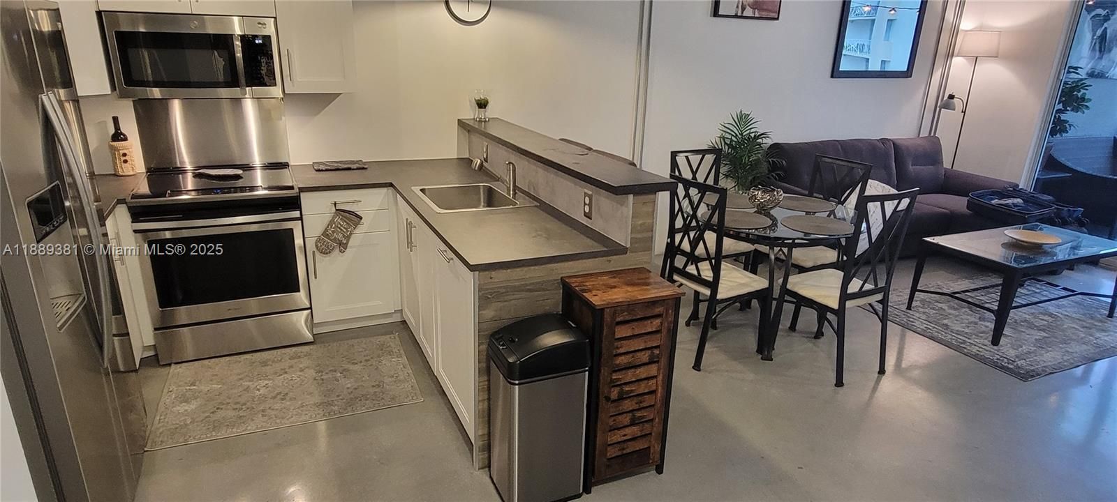 На продажу: $395,000 (1 спален, 1 ванн, 652 Квадратных фут)