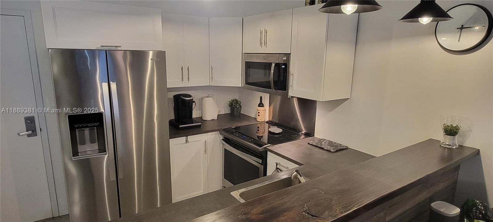 На продажу: $395,000 (1 спален, 1 ванн, 652 Квадратных фут)