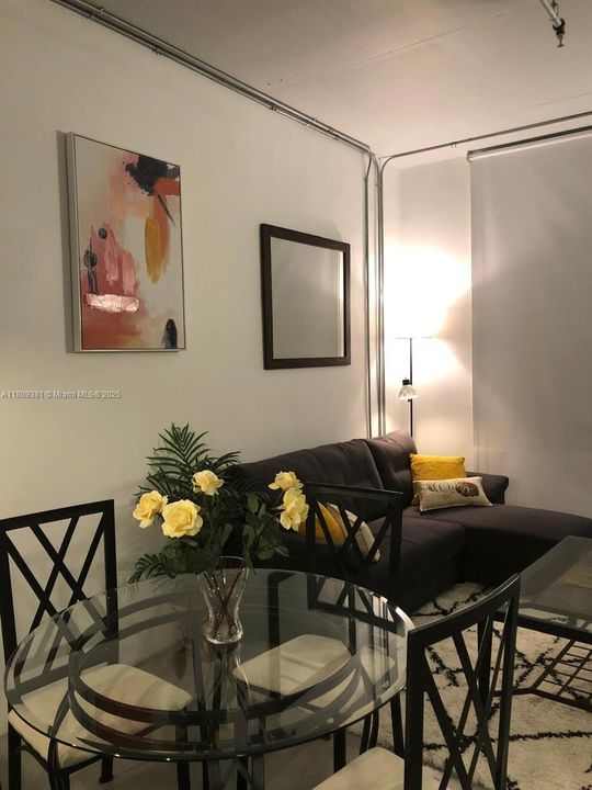 На продажу: $395,000 (1 спален, 1 ванн, 652 Квадратных фут)