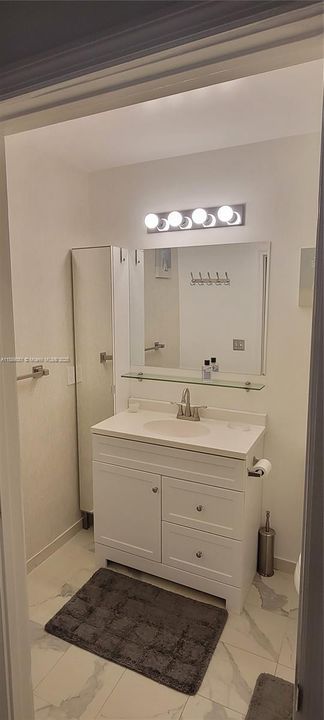 На продажу: $395,000 (1 спален, 1 ванн, 652 Квадратных фут)