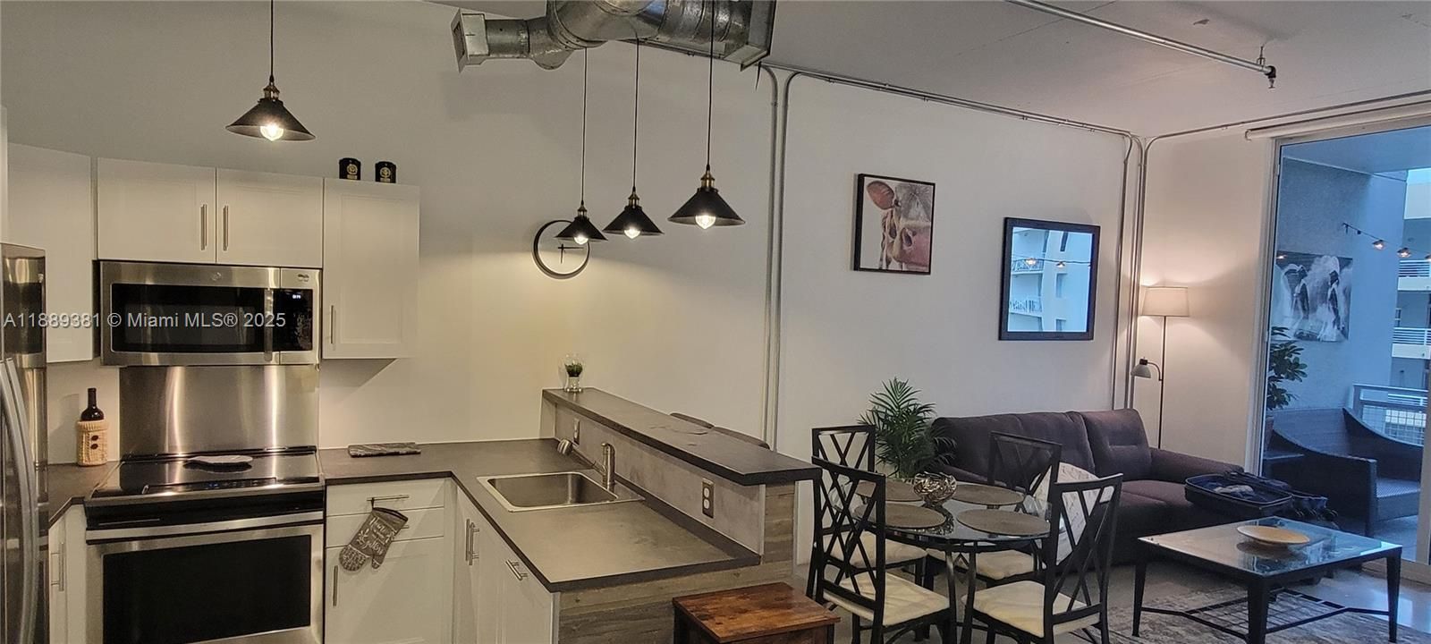 На продажу: $395,000 (1 спален, 1 ванн, 652 Квадратных фут)