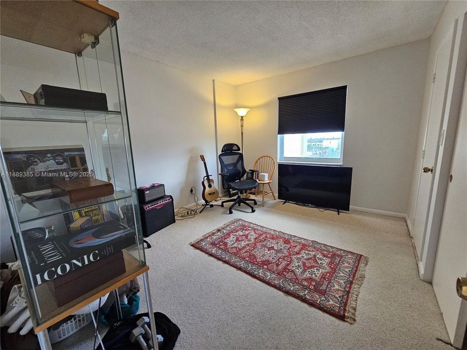 For Sale: $254,950 (2 beds, 1 baths, 850 Square Feet)