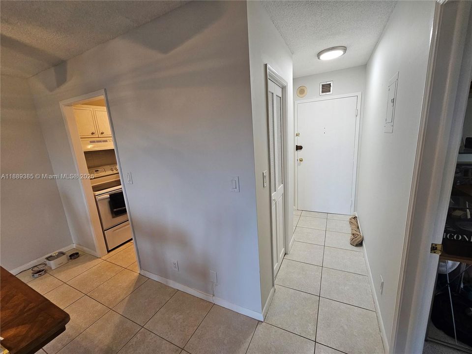 For Sale: $254,950 (2 beds, 1 baths, 850 Square Feet)