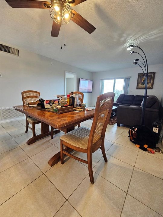 For Sale: $254,950 (2 beds, 1 baths, 850 Square Feet)