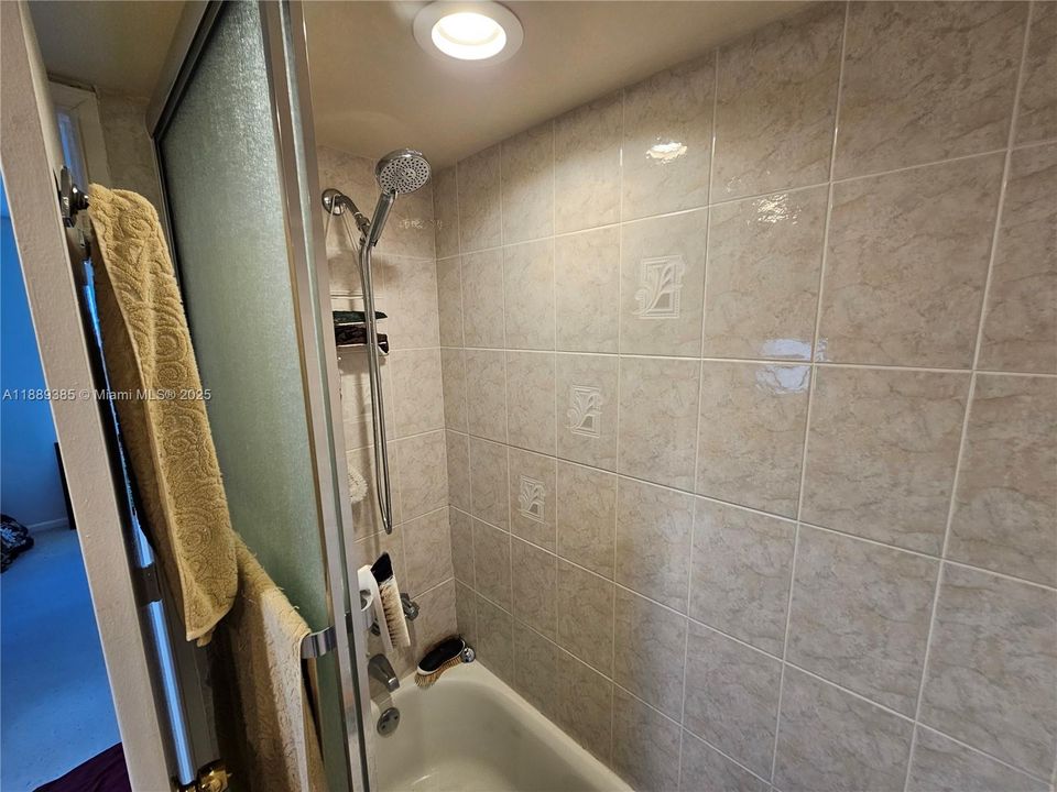 For Sale: $254,950 (2 beds, 1 baths, 850 Square Feet)