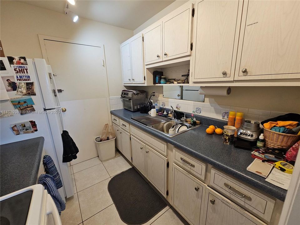 For Sale: $254,950 (2 beds, 1 baths, 850 Square Feet)