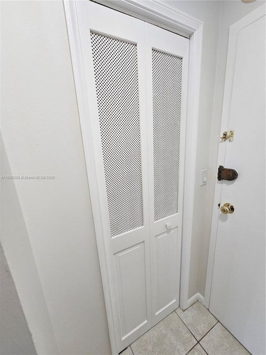 For Sale: $254,950 (2 beds, 1 baths, 850 Square Feet)