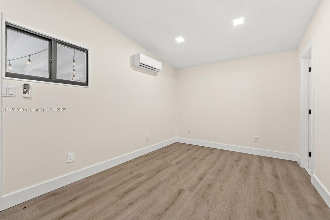 最近租的: $1,500 (1 贝兹, 1 浴室, 1490 平方英尺)