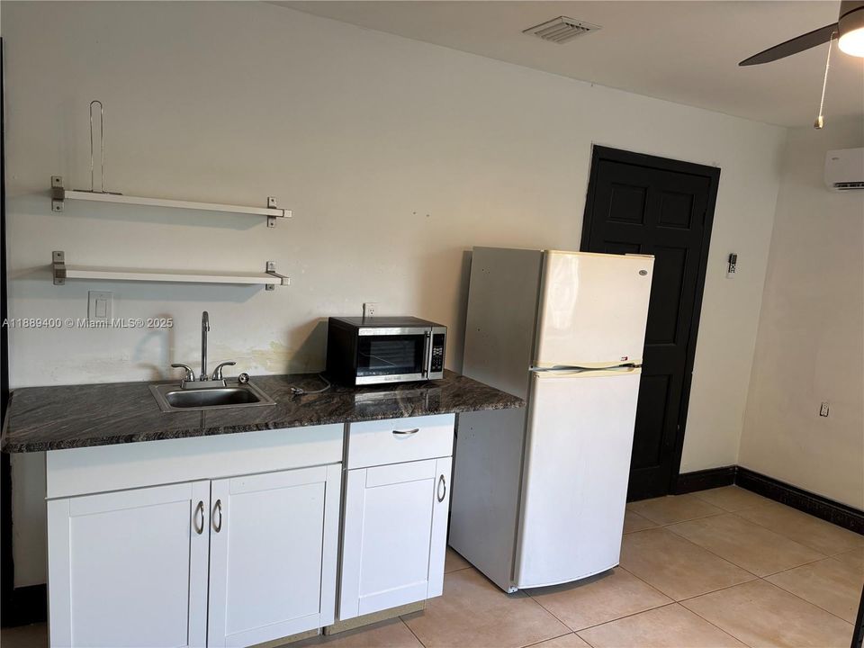 Недавно арендовано: $1,250 (1 спален, 1 ванн, 0 Квадратных фут)