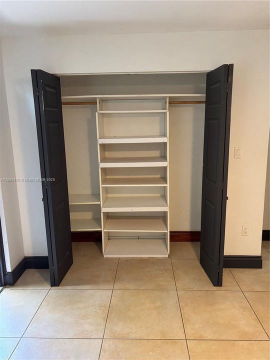 Недавно арендовано: $1,250 (1 спален, 1 ванн, 0 Квадратных фут)