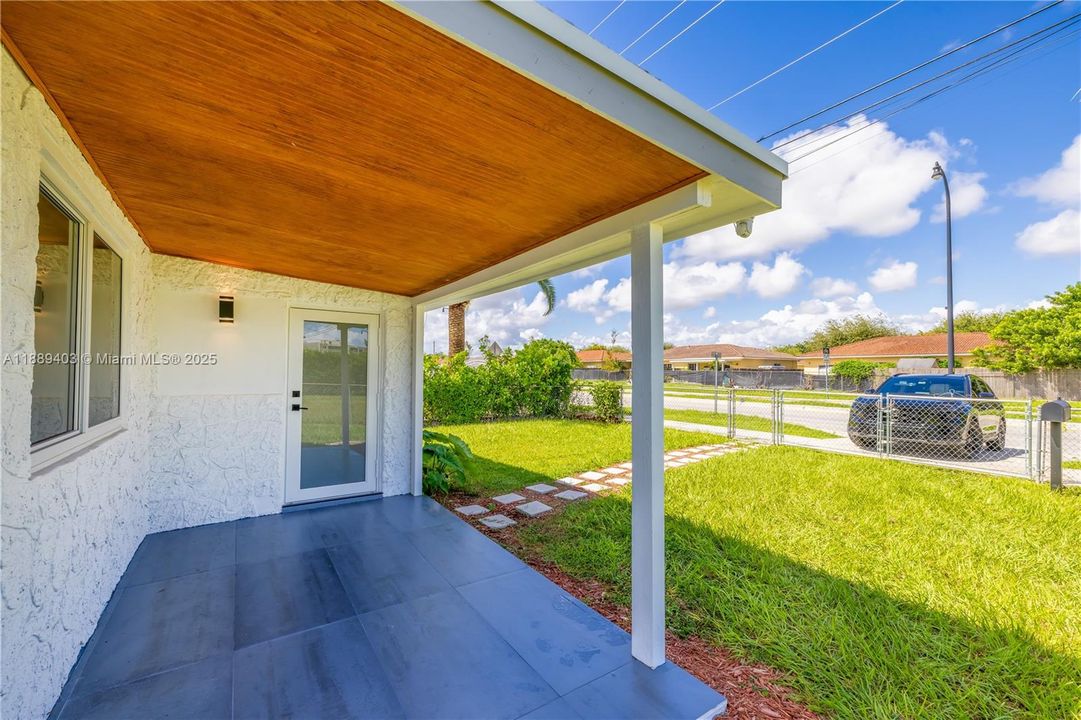 Под контрактом: $475,000 (3 спален, 2 ванн, 1088 Квадратных фут)