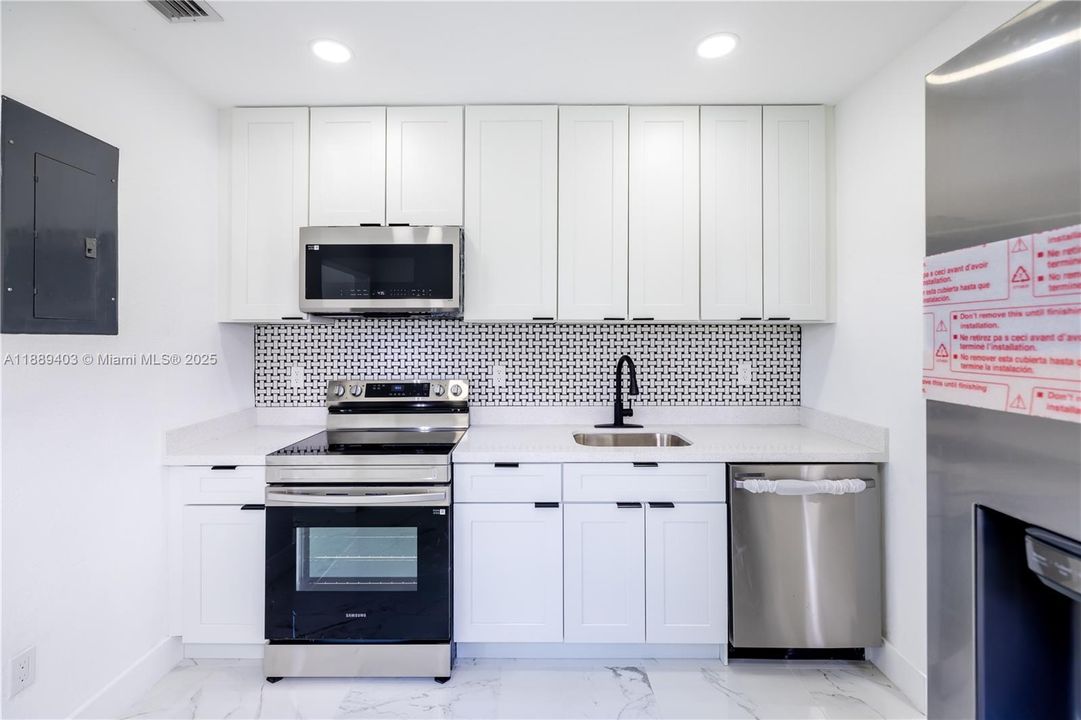 Под контрактом: $475,000 (3 спален, 2 ванн, 1088 Квадратных фут)