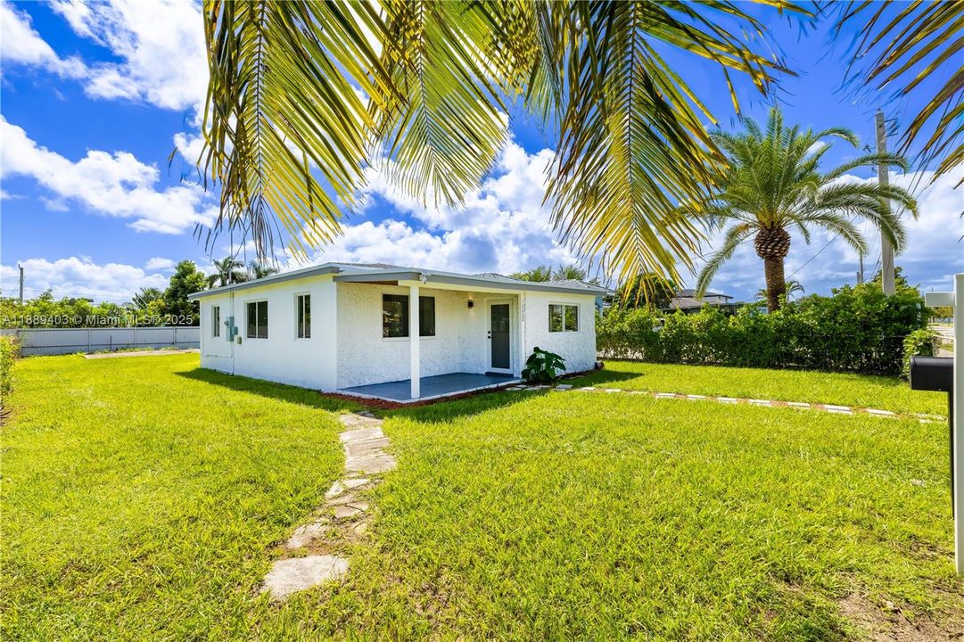 Под контрактом: $475,000 (3 спален, 2 ванн, 1088 Квадратных фут)