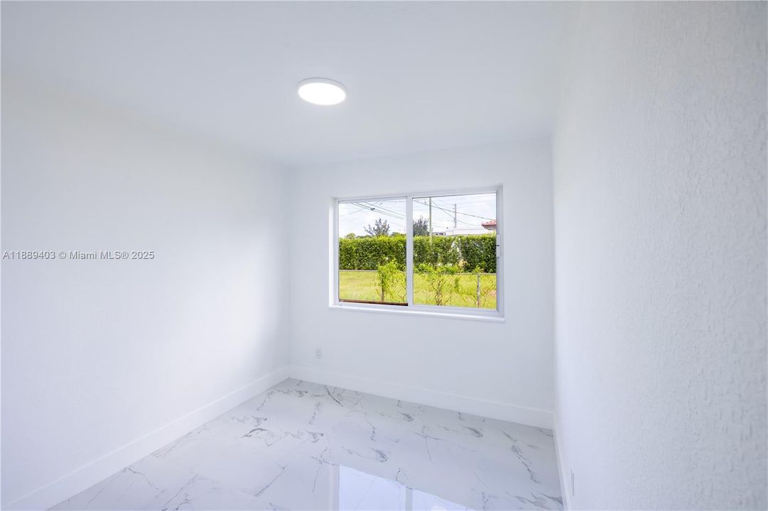 Под контрактом: $475,000 (3 спален, 2 ванн, 1088 Квадратных фут)