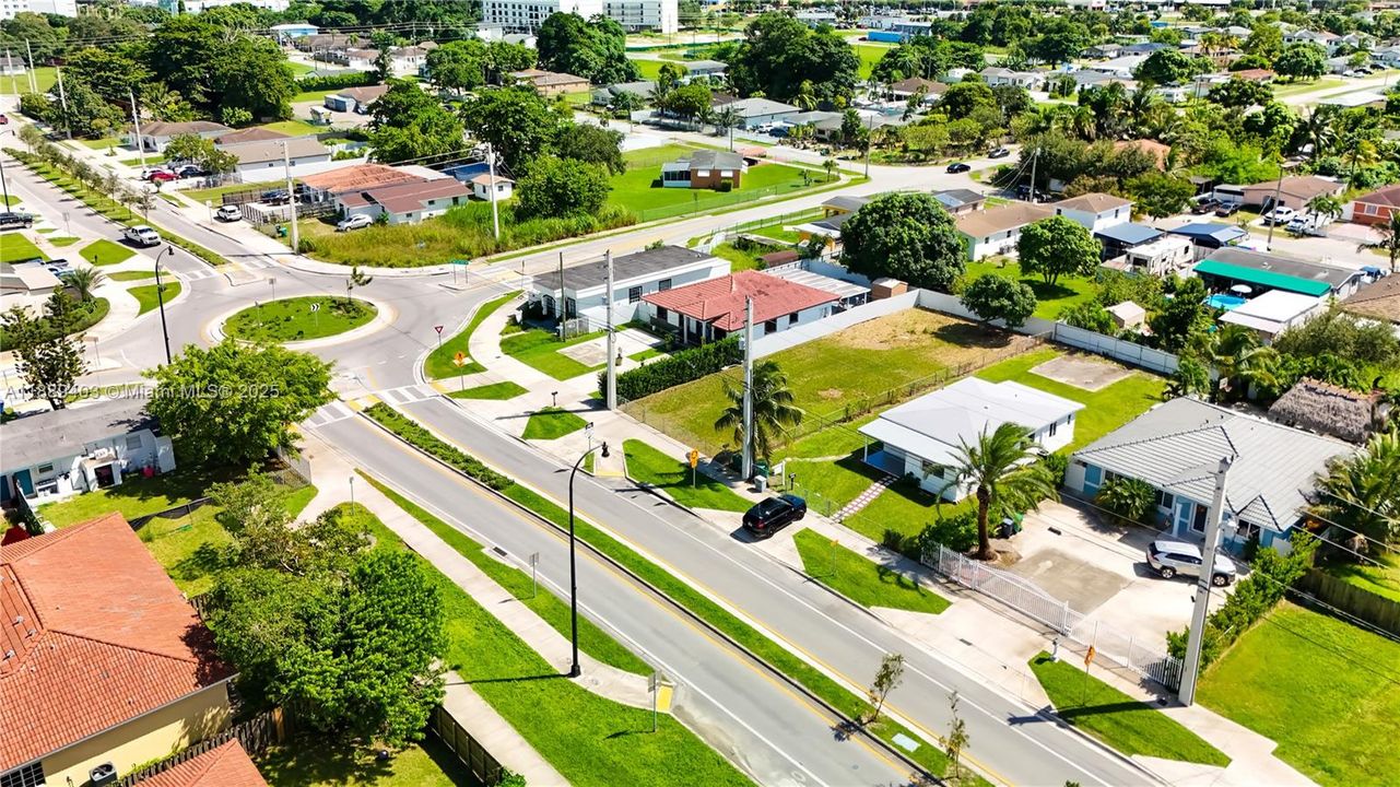 Под контрактом: $475,000 (3 спален, 2 ванн, 1088 Квадратных фут)