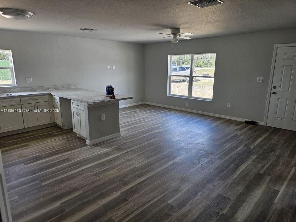 Recently Rented: $1,490 (3 beds, 2 baths, 1120 Square Feet)