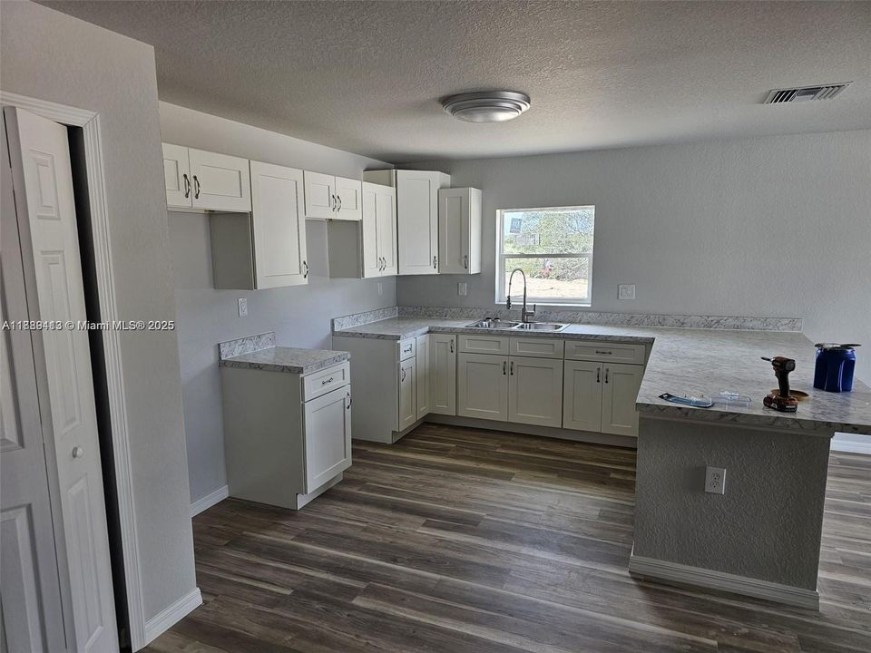 Recently Rented: $1,490 (3 beds, 2 baths, 1120 Square Feet)