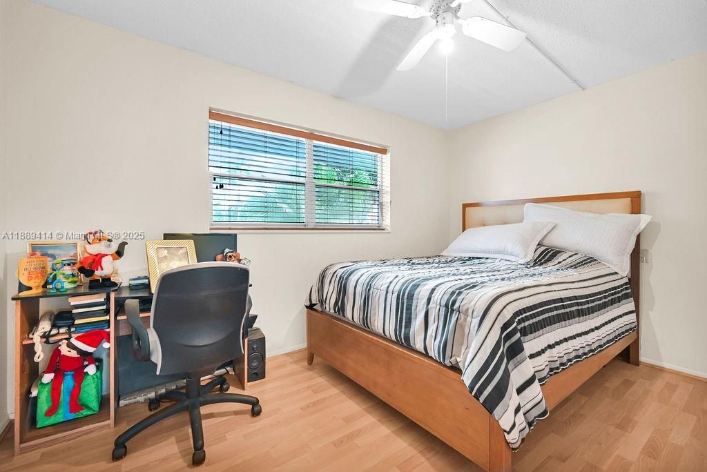 For Sale: $150,000 (2 beds, 2 baths, 992 Square Feet)