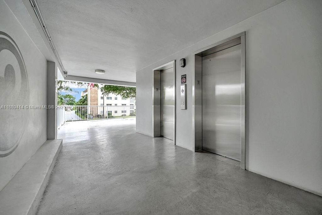 For Sale: $150,000 (2 beds, 2 baths, 992 Square Feet)