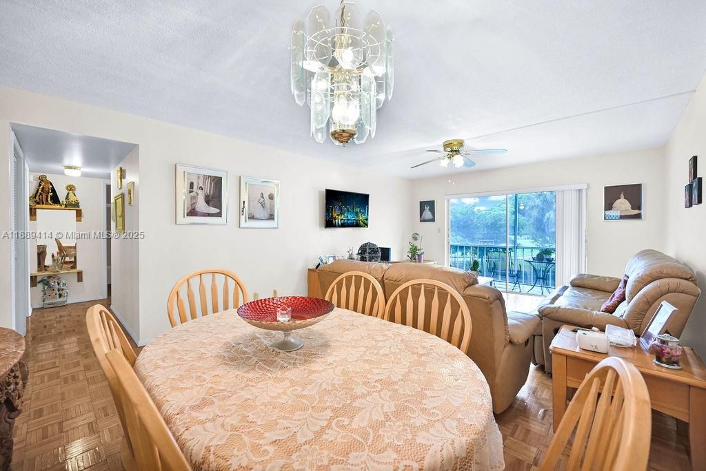 For Sale: $150,000 (2 beds, 2 baths, 992 Square Feet)