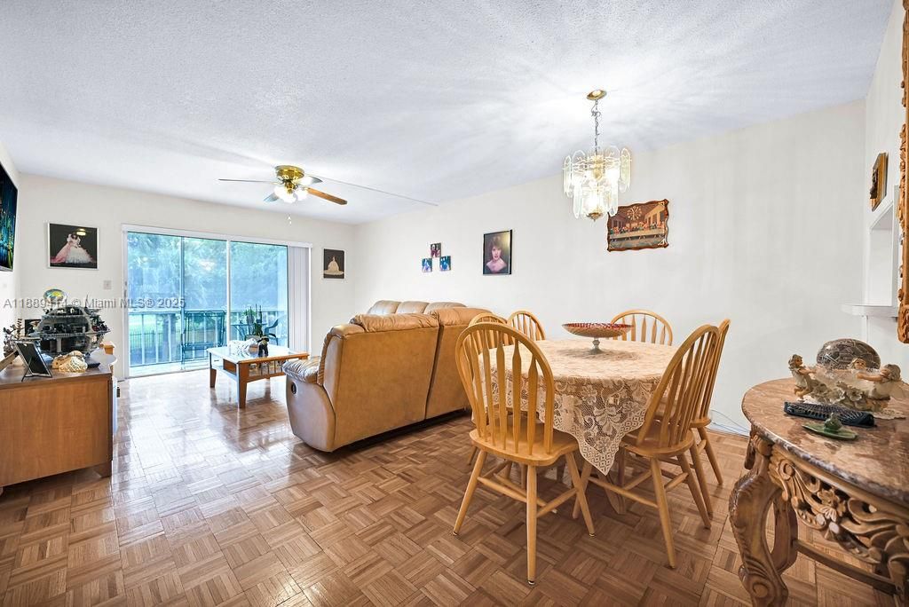 For Sale: $150,000 (2 beds, 2 baths, 992 Square Feet)