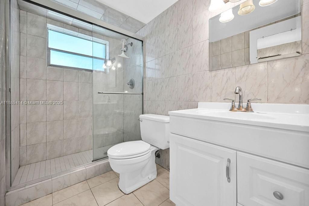 For Sale: $150,000 (2 beds, 2 baths, 992 Square Feet)