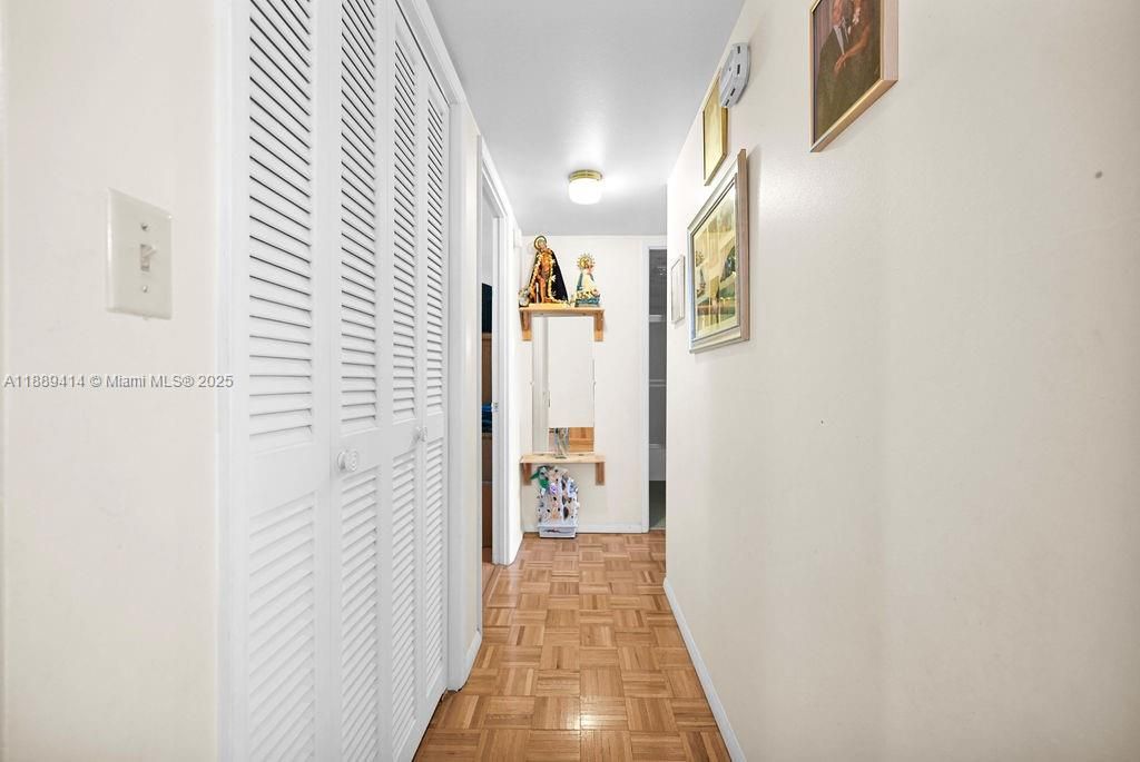 For Sale: $150,000 (2 beds, 2 baths, 992 Square Feet)