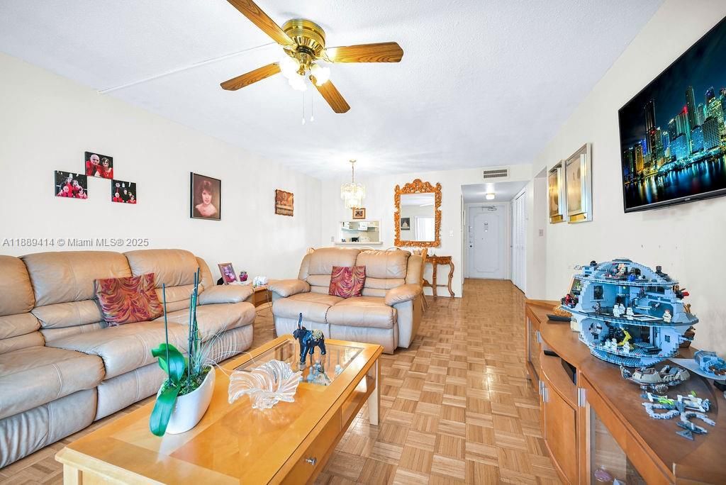 For Sale: $150,000 (2 beds, 2 baths, 992 Square Feet)