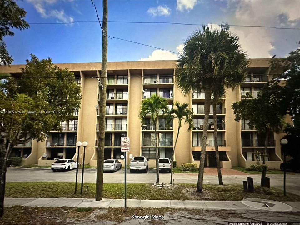 For Sale: $175,000 (1 beds, 1 baths, 722 Square Feet)