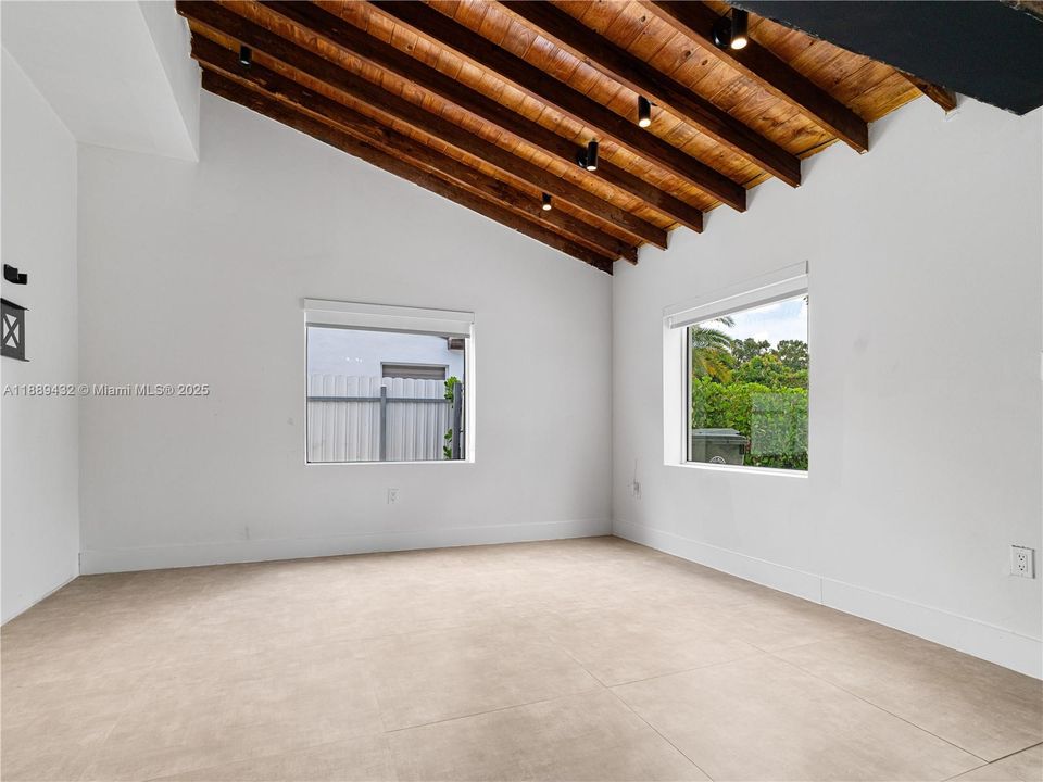 Recently Rented: $3,500 (2 beds, 2 baths, 1112 Square Feet)