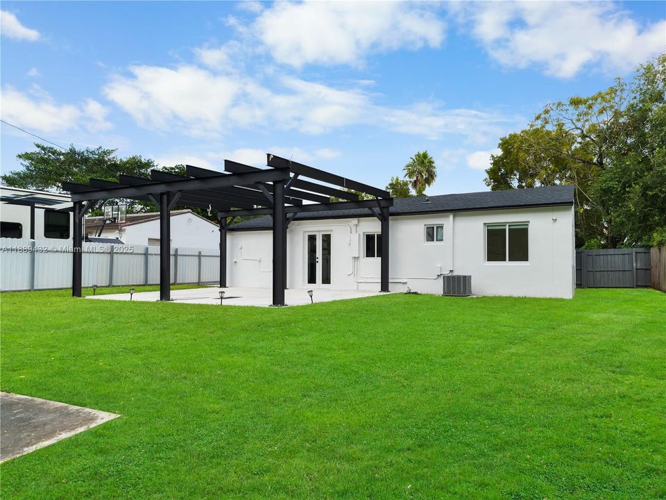 Recently Rented: $3,500 (2 beds, 2 baths, 1112 Square Feet)