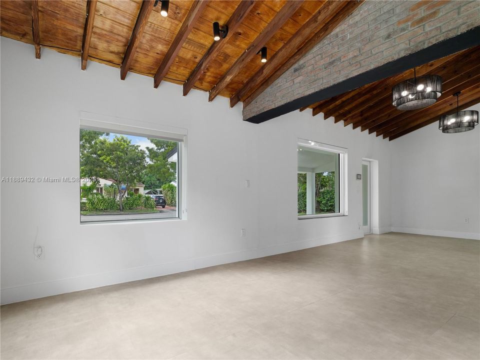 Recently Rented: $3,500 (2 beds, 2 baths, 1112 Square Feet)