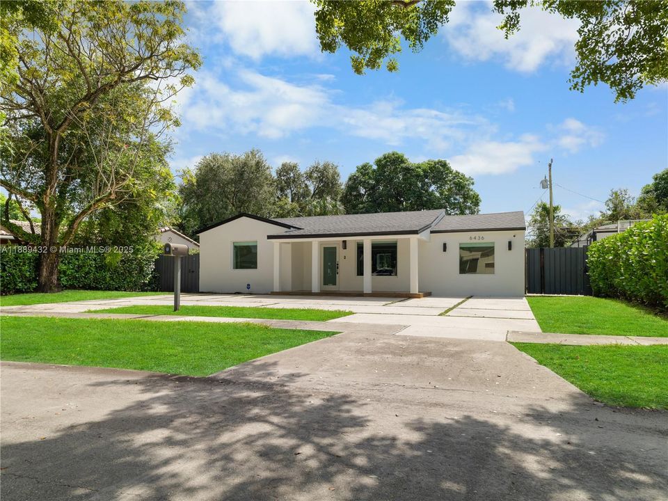 Recently Rented: $3,500 (2 beds, 2 baths, 1112 Square Feet)