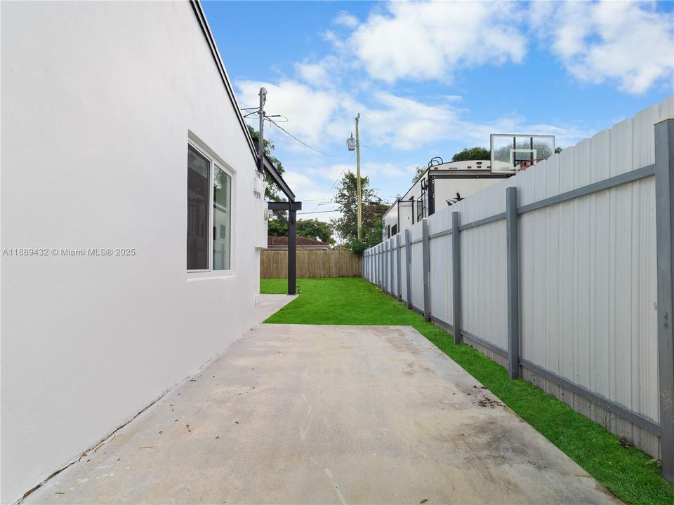 Recently Rented: $3,500 (2 beds, 2 baths, 1112 Square Feet)