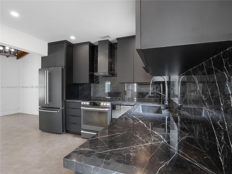 Recently Rented: $3,500 (2 beds, 2 baths, 1112 Square Feet)