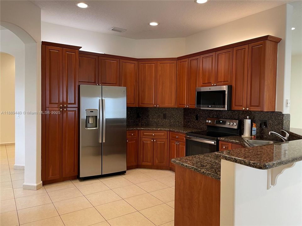 Recently Rented: $4,250 (4 beds, 2 baths, 2323 Square Feet)