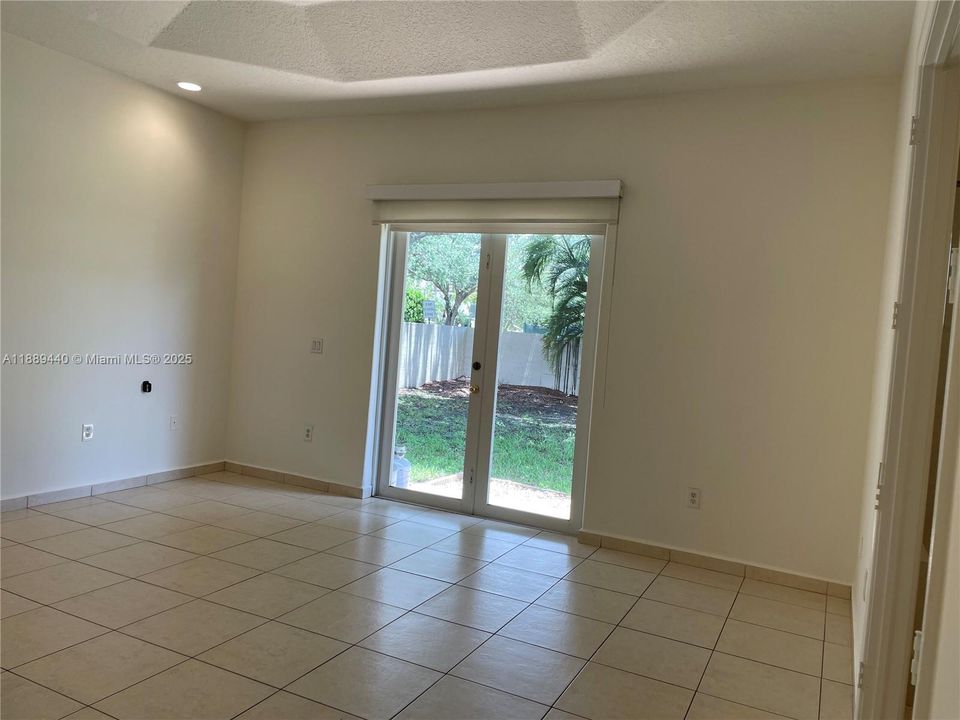 Recently Rented: $4,250 (4 beds, 2 baths, 2323 Square Feet)