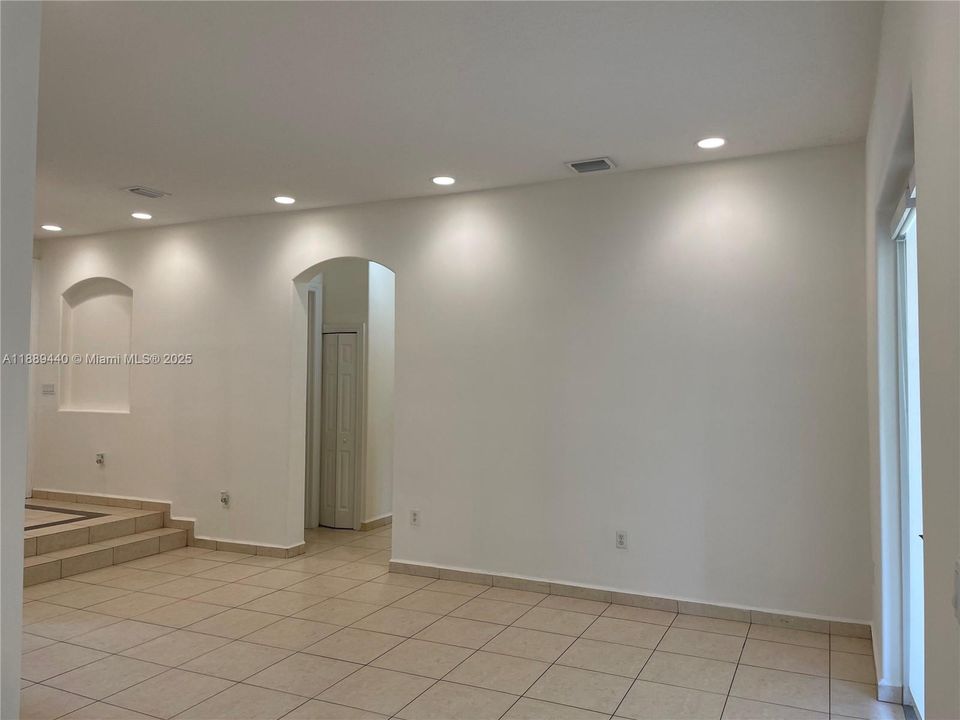 Recently Rented: $4,250 (4 beds, 2 baths, 2323 Square Feet)