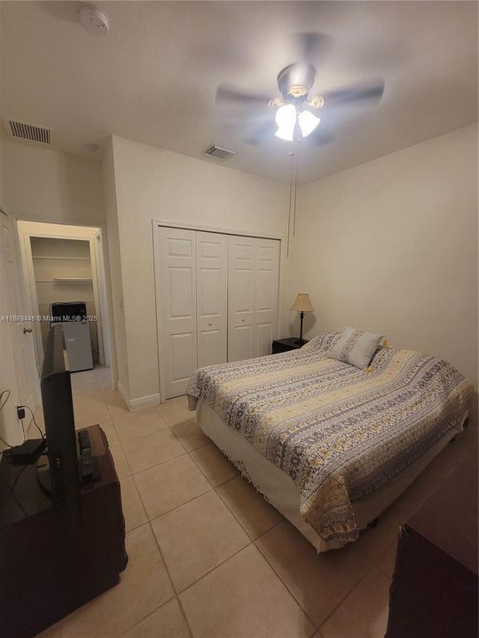 For Rent: $1,000 (1 beds, 1 baths, 500 Square Feet)